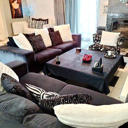 Greek Hospitality 2 Apartment เอเธนส์ ภายนอก รูปภาพ